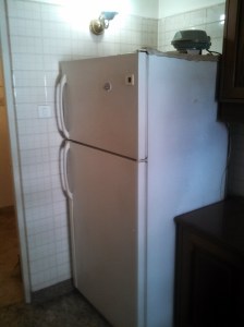 This is a full sized American fridge. Nice surprise again. We did see one place with a bigger fridge. This is kind of a small fridge by American standards (it's the size I have at home) but it's bigger than I was expecting.